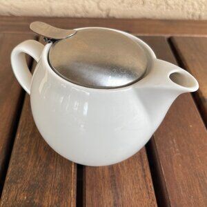 Japan Bee House 12oz Round White Teapot With Metal Lid & Infuser